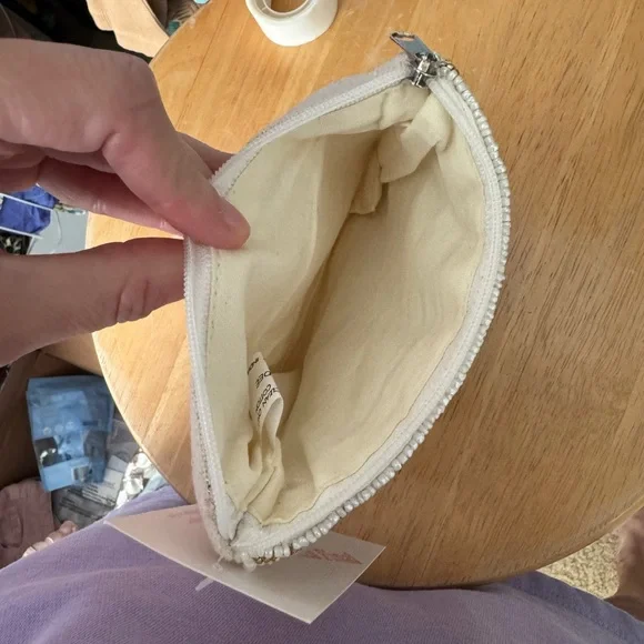 Hand-beaded Pouch/Coin Purse with Champagne Flutes - Picture 4 of 4